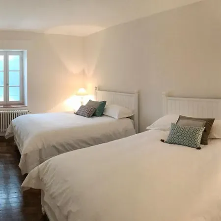 Дом отдыха Saint-capraise-d'eymet Chateau Sleeps 14 With Pool And Air Con