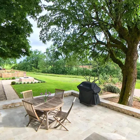 Дом отдыха Saint-capraise-d'eymet Chateau Sleeps 14 With Pool And Air Con *