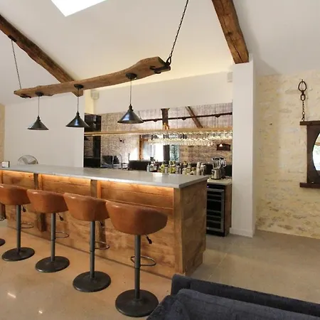 Saint-capraise-d'eymet Chateau Sleeps 14 With Pool And Air Con