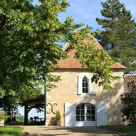 Дом отдыха Saint-capraise-d'eymet Chateau Sleeps 14 With Pool And Air Con Saint-Capraise-d'Eymet